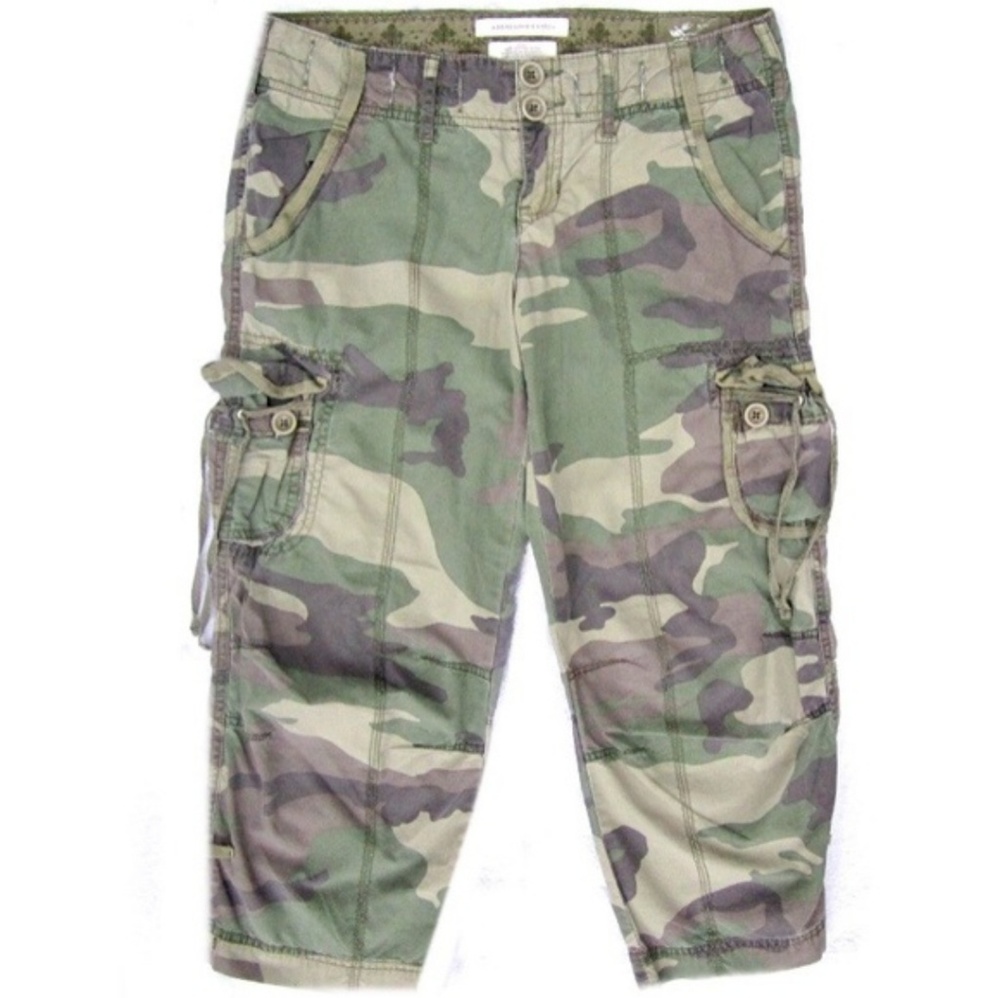 Abercrombie and Fitch Camo Cargo Capri Pants